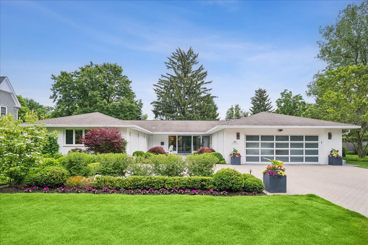 920 Pine Tree Lane — Winnetka, IL 60093