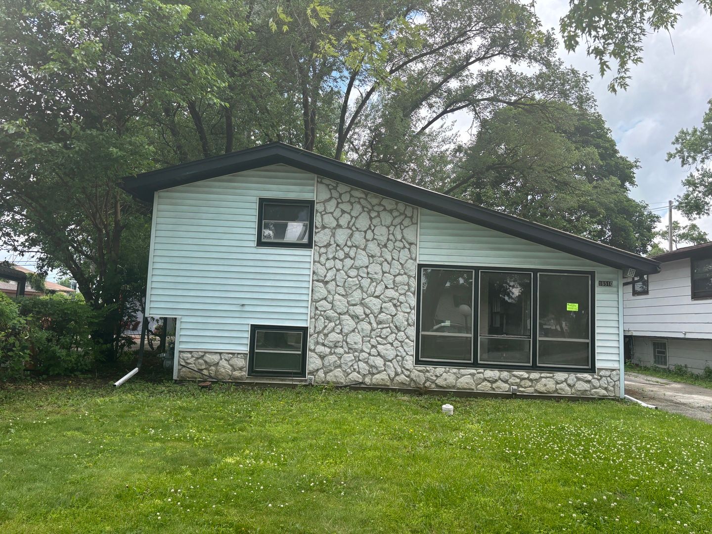 16510 Winchester Avenue — Markham, IL 60428