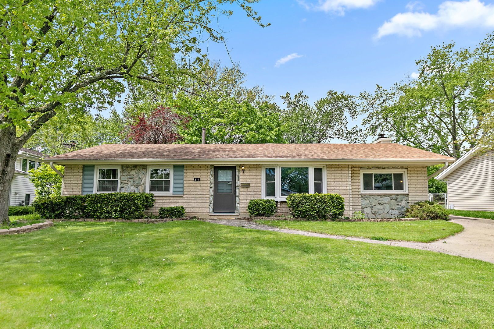 616 Grace Lane — Schaumburg, IL 60193