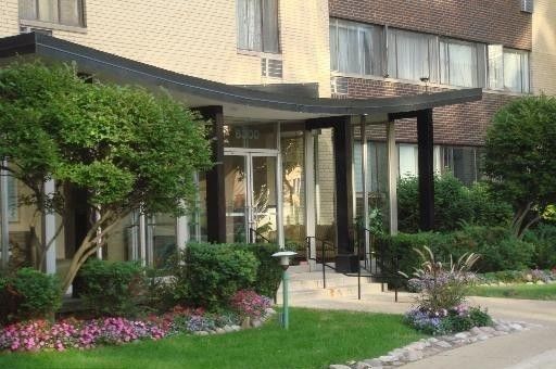 6300 N Sheridan Road #203 — Chicago, IL 60660