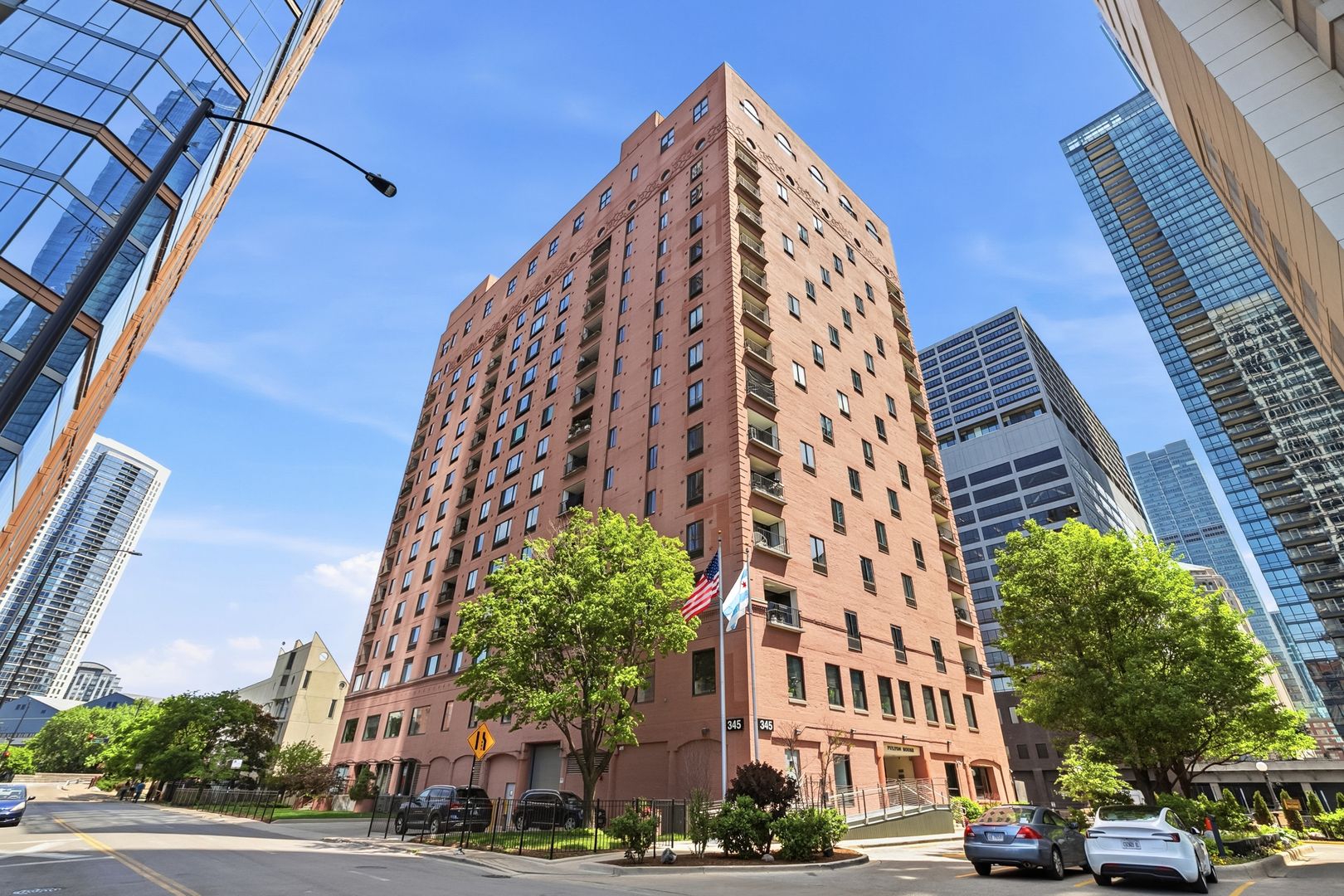 345 N Canal Street #1204 — Chicago, IL 60606