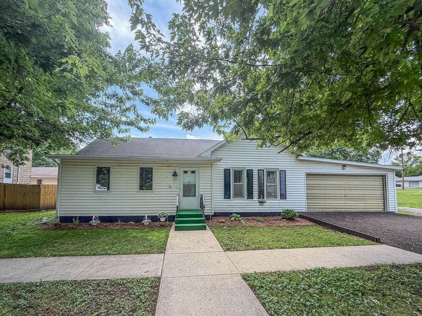 305 N William Street — Farmer City, IL 61842