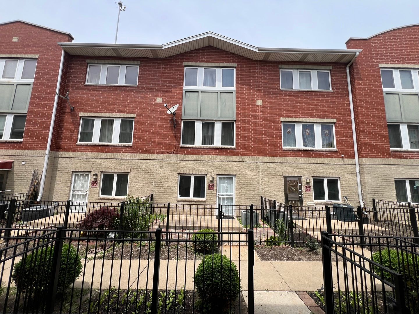 2426 W 32nd Place — Chicago, IL 60608