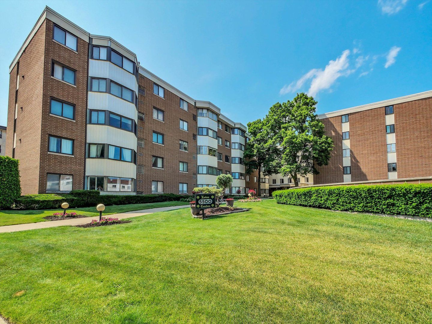 5500 Lincoln Avenue #414E — Morton Grove, IL 60053