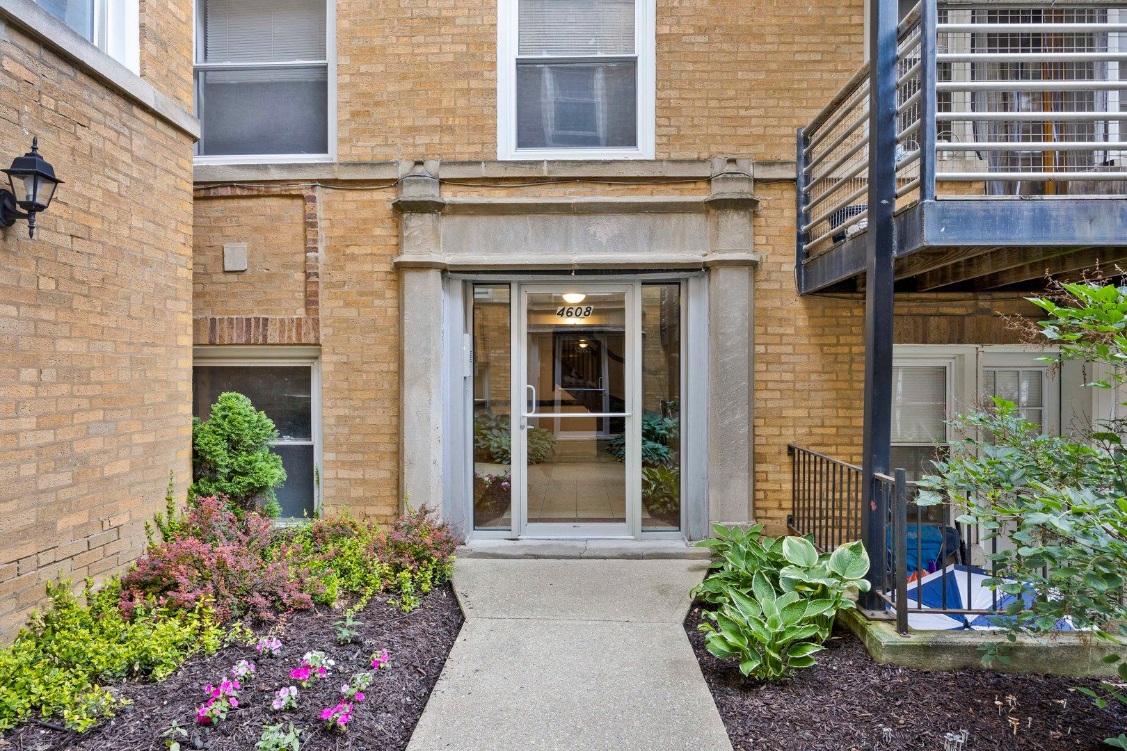 4608 N Monticello Avenue #1W — Chicago, IL 60625