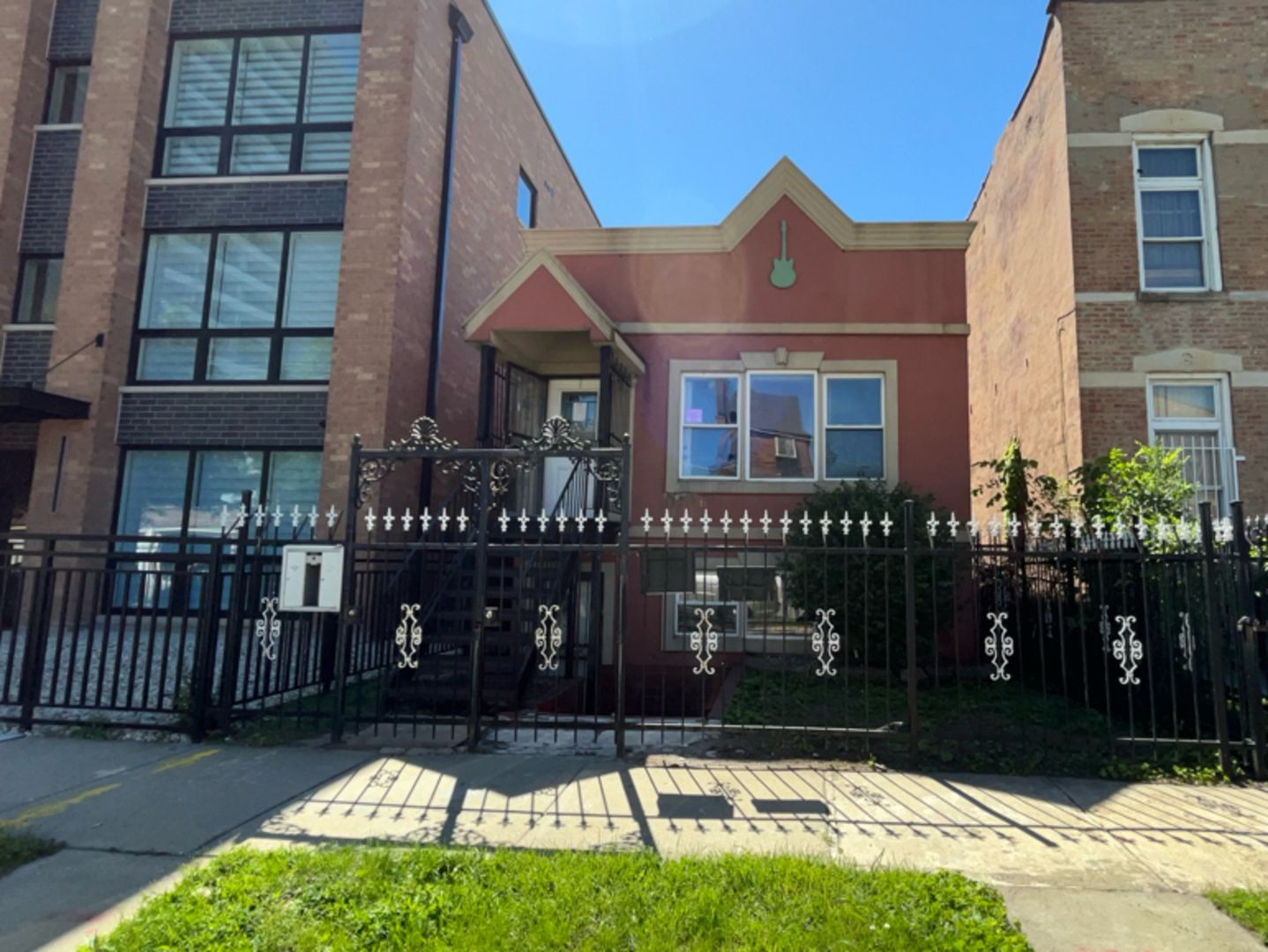 3736 S Calumet Avenue — Chicago, IL 60653