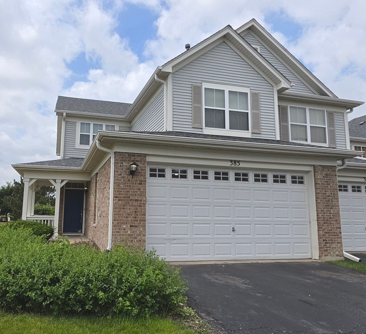 385 Bluegrass Parkway — Oswego, IL 60543