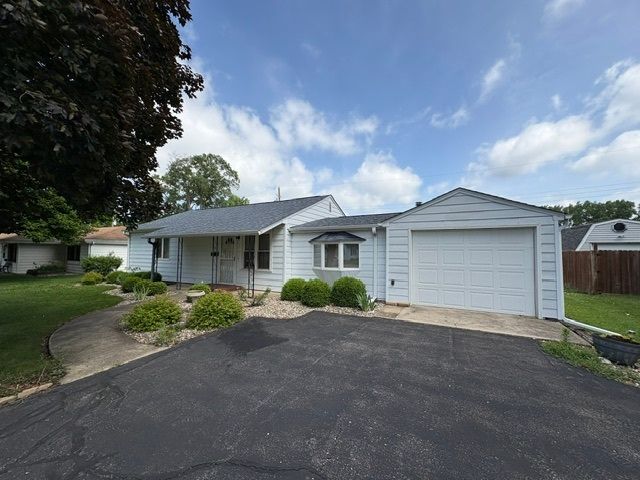 836 E Locust Street — Watseka, IL 60970