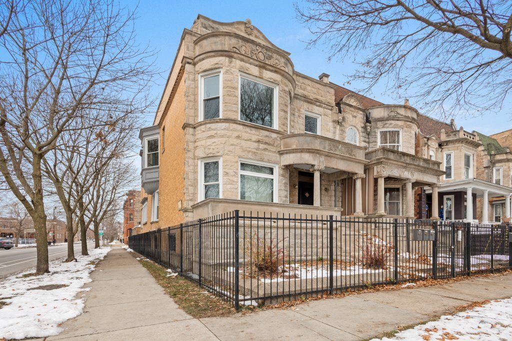 6556 S Woodlawn Avenue — Chicago, IL 60637