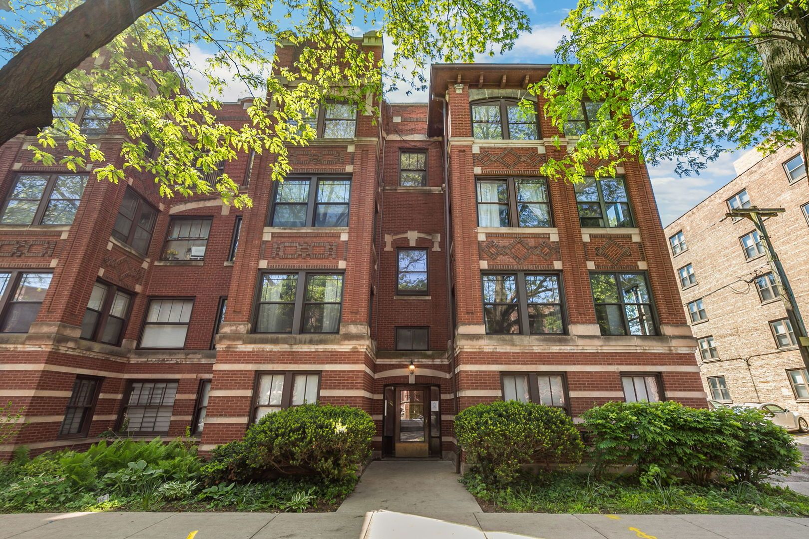 1221 E Hyde Park Boulevard #1 — Chicago, IL 60615