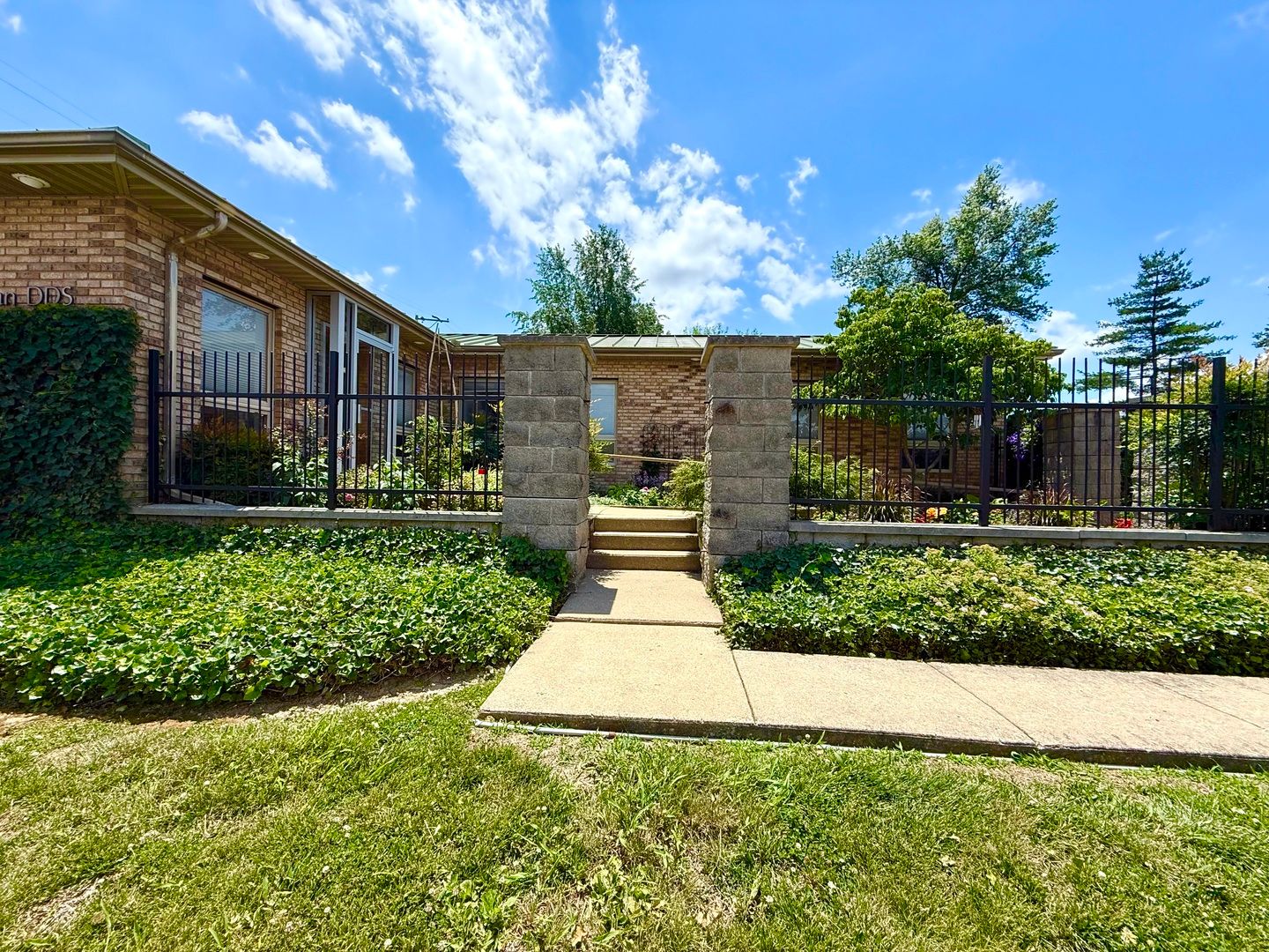 200 S 16th Street — Herrin, IL 62948