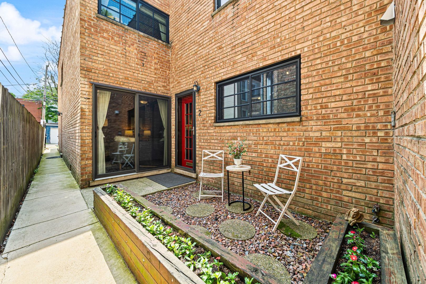 2735 N Mildred Avenue #2 — Chicago, IL 60614