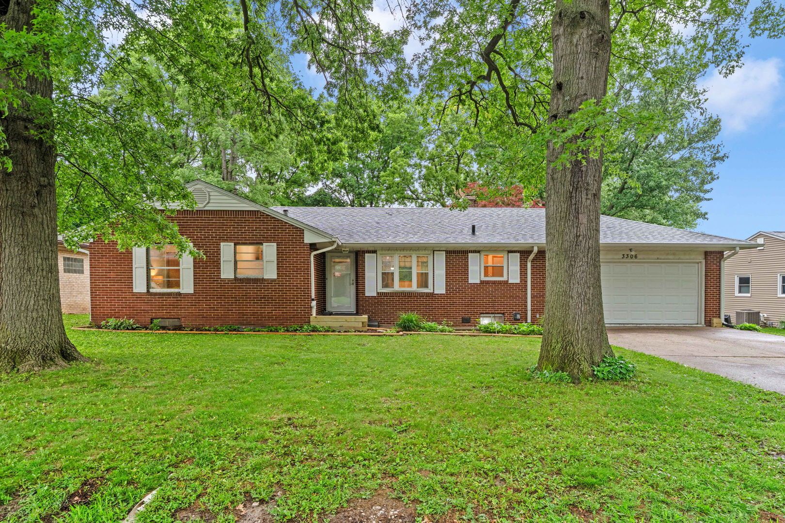 3306 15th Street A Street — Moline, IL 61265