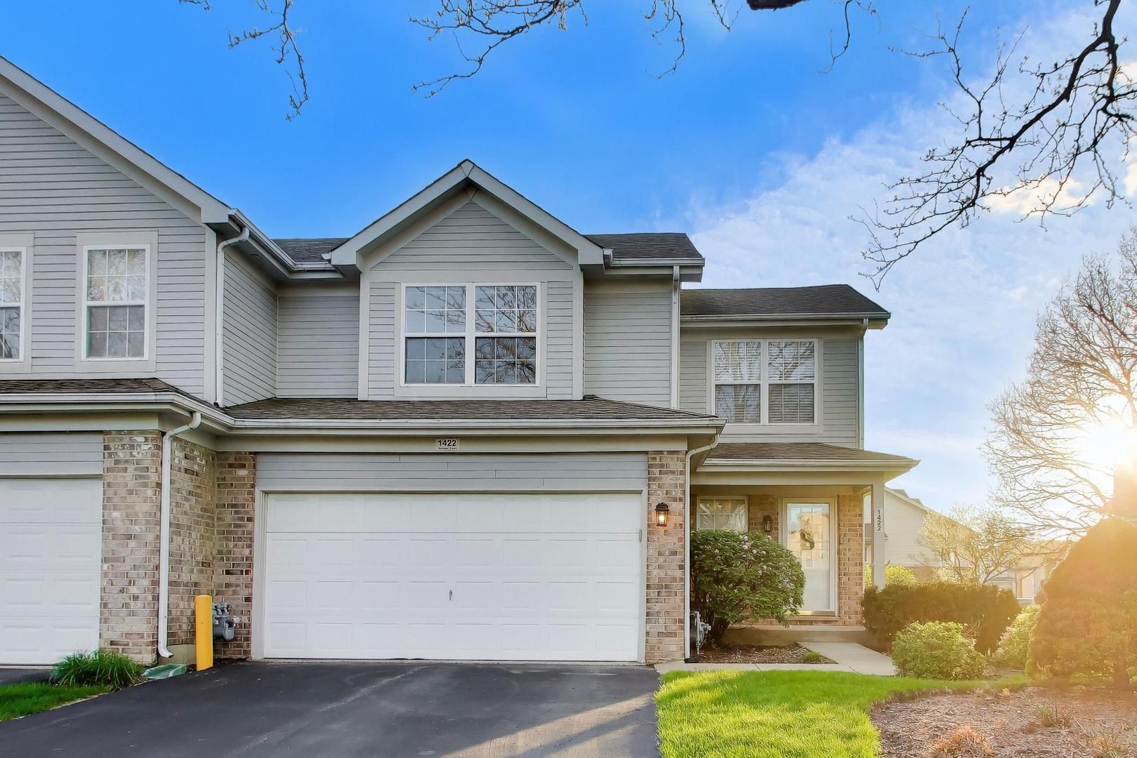 1422 Welland Court #1422 — Roselle, IL 60172