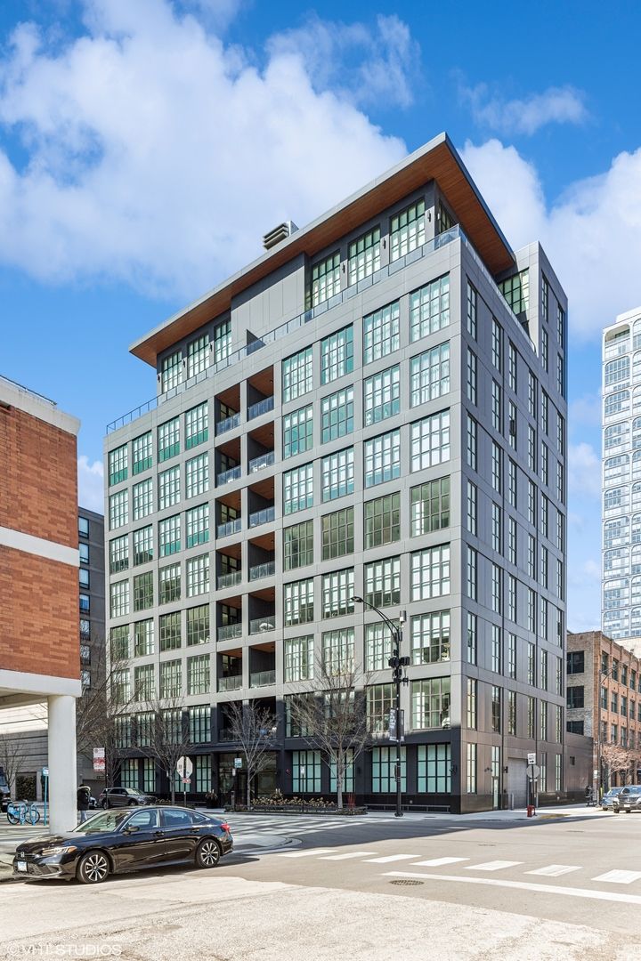 900 W Washington Boulevard #202 — Chicago, IL 60607