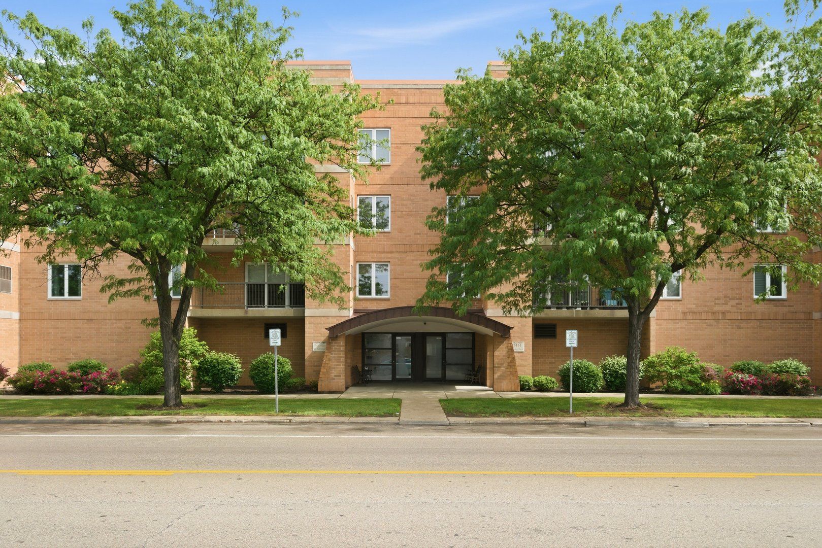 7414 W Irving Park Road #305 — Norridge, IL 60706