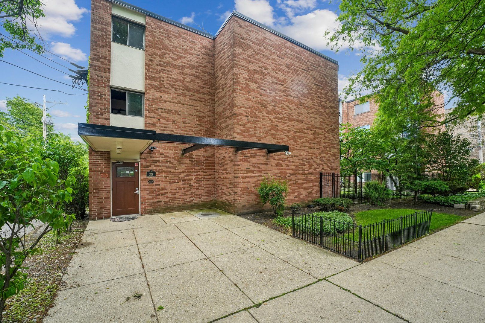 6961 N Oakley Avenue #209B — Chicago, IL 60645