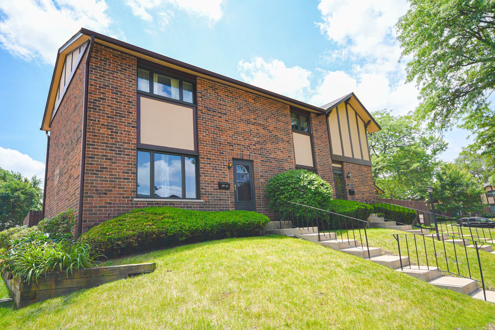18W177 Lowell Lane — Villa Park, IL 60181