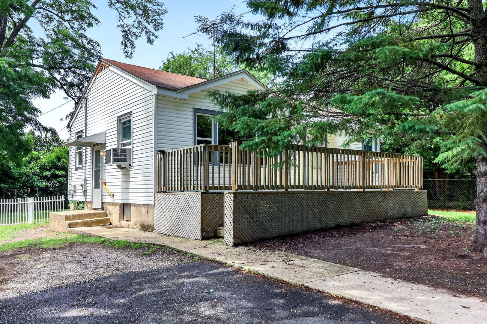 7N092 Smith Street — South Elgin, IL 60177