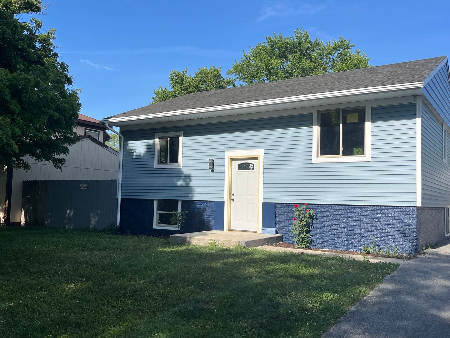 2402 Apache Avenue — Sauk Village, IL 60411