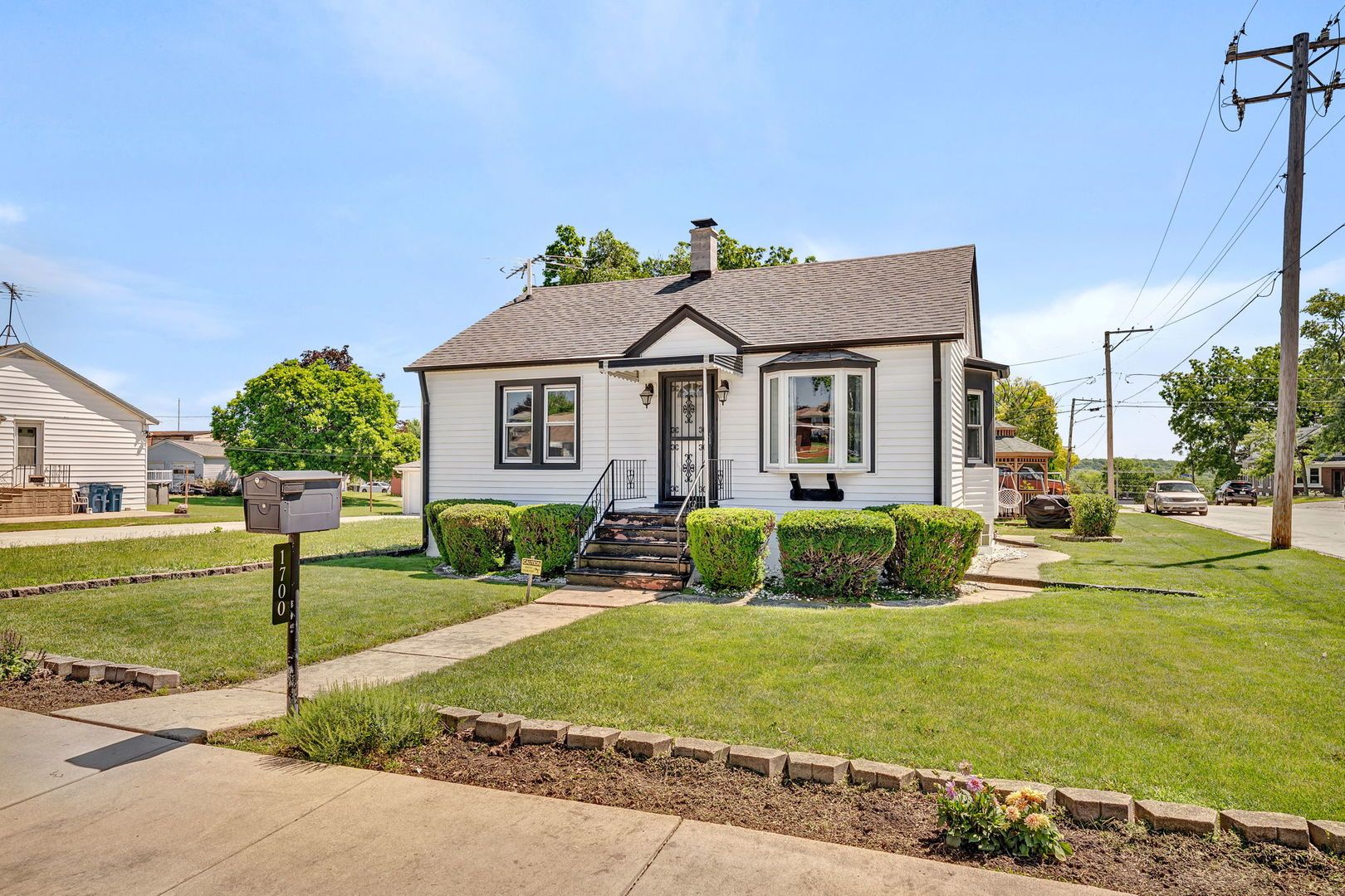 1700 Cora Street — Crest Hill, IL 60403
