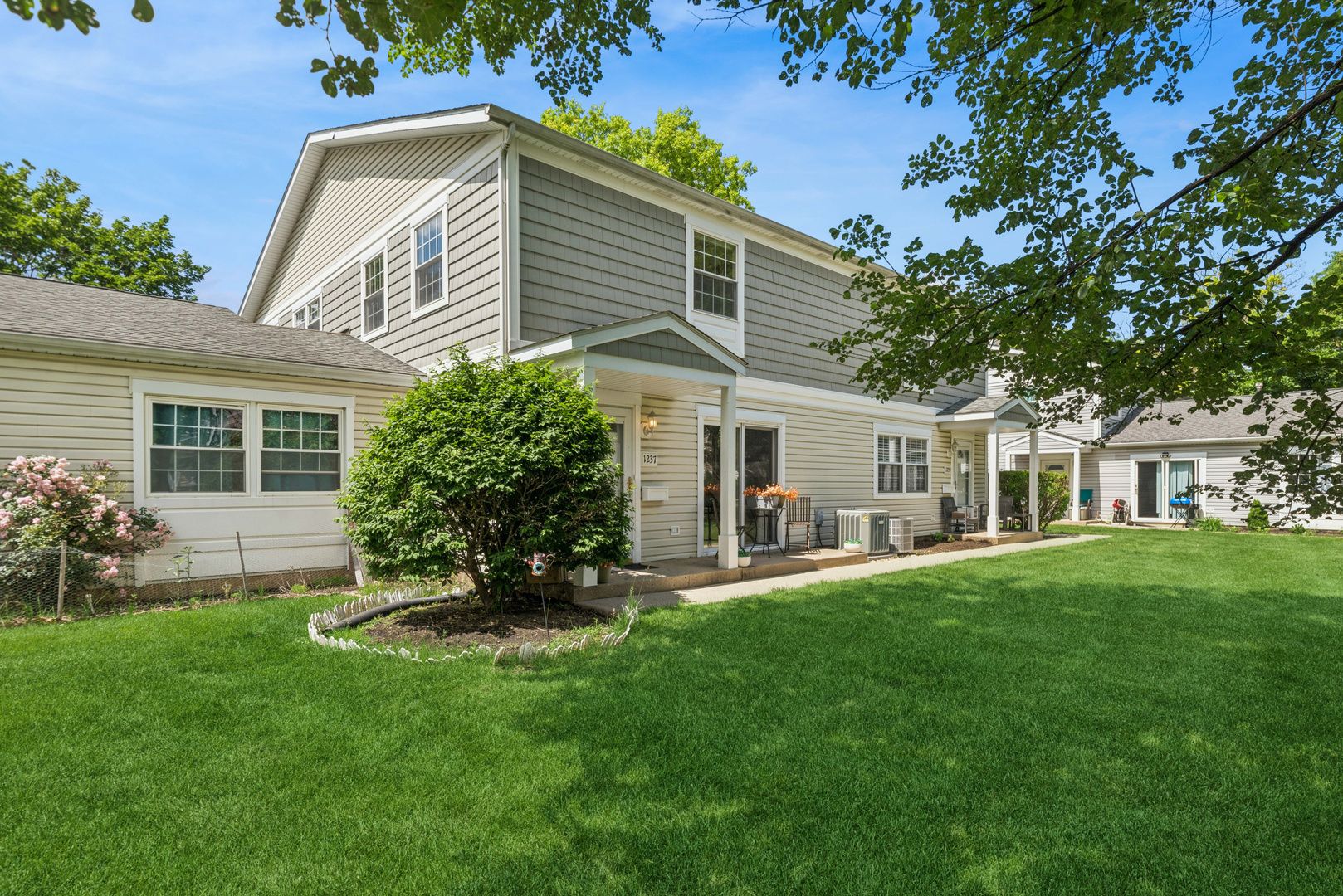 1237 Oboe Court — Wheeling, IL 60090