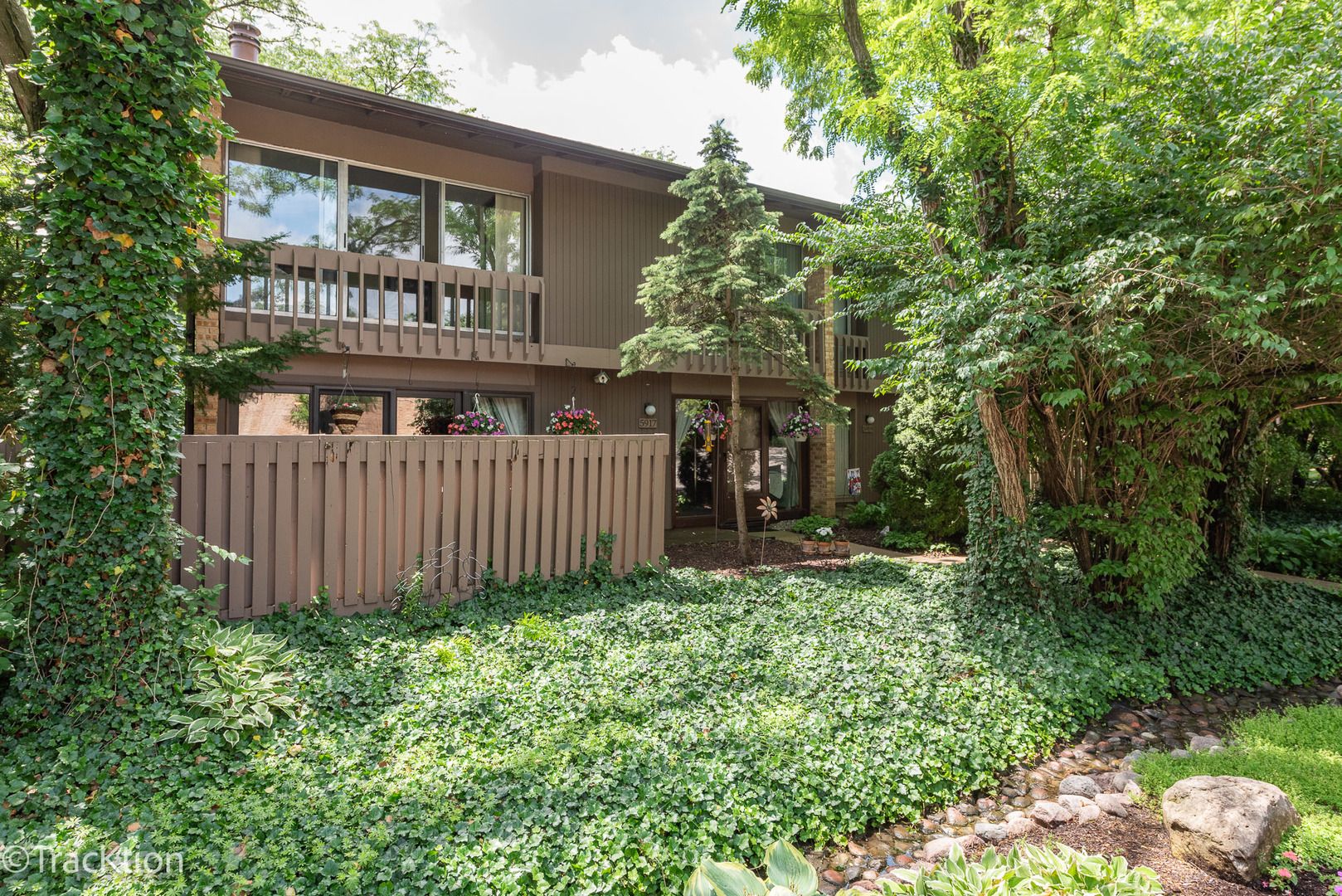 5917 Oakwood Drive #141E — Lisle, IL 60532