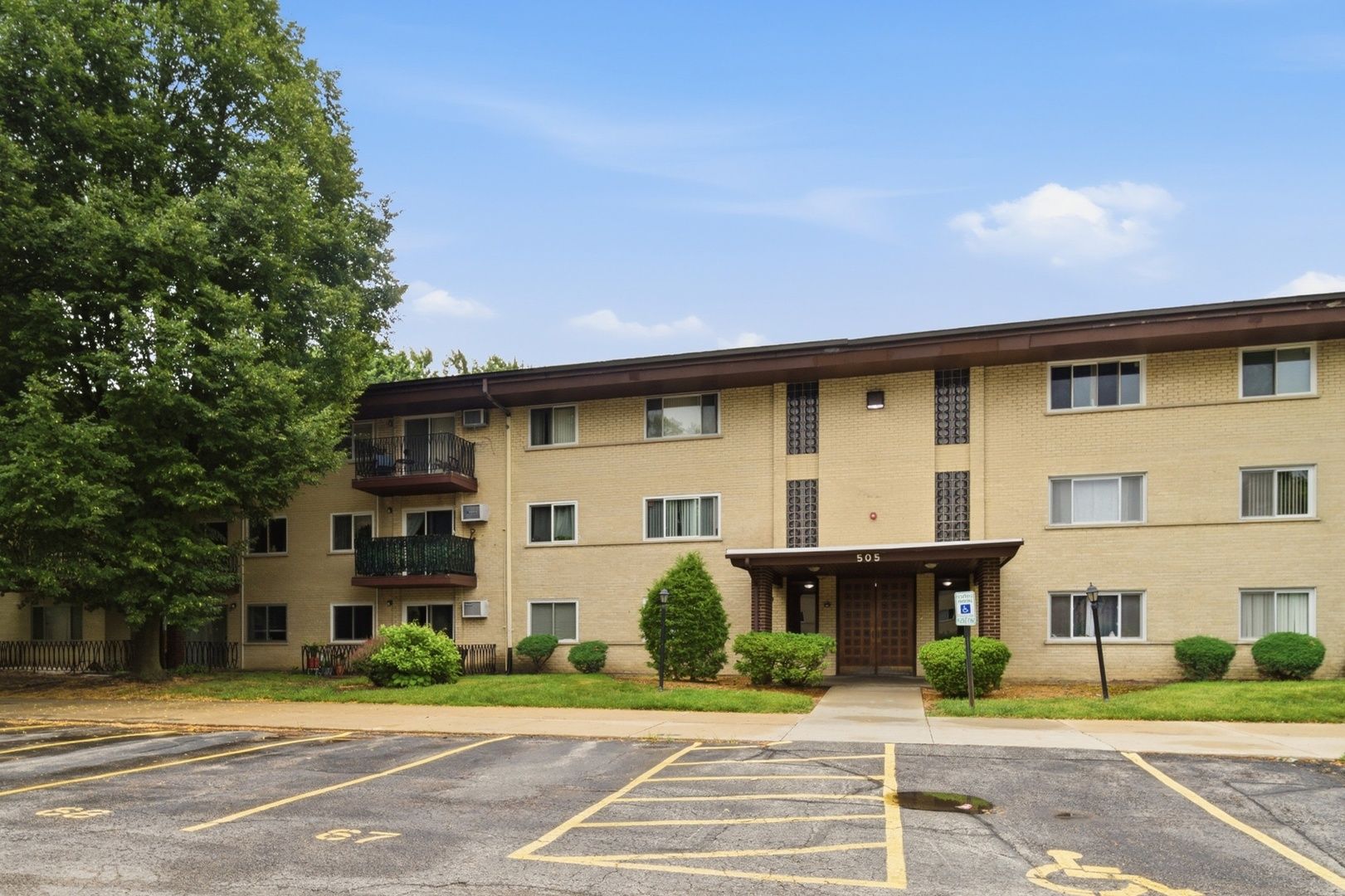 505 CLEVELAND Avenue #106 — Arlington Heights, IL 60005