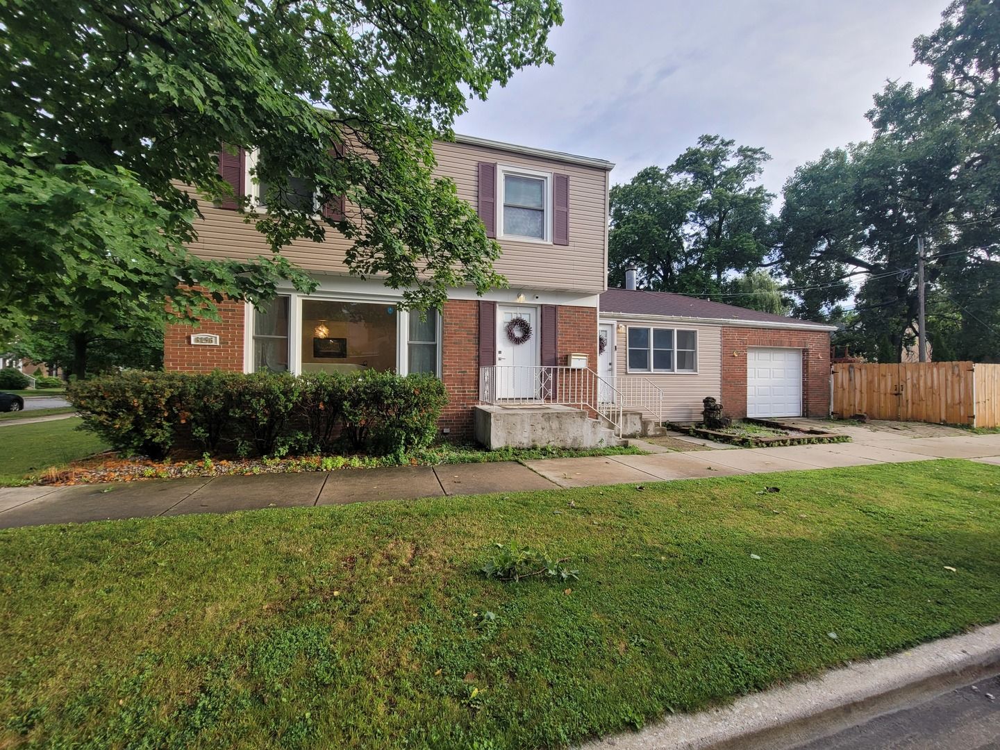 6156 N Kedvale Avenue — Chicago, IL 60646