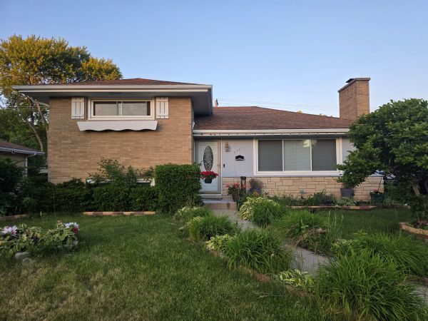2321 Walnut Street — Waukegan, IL 60087