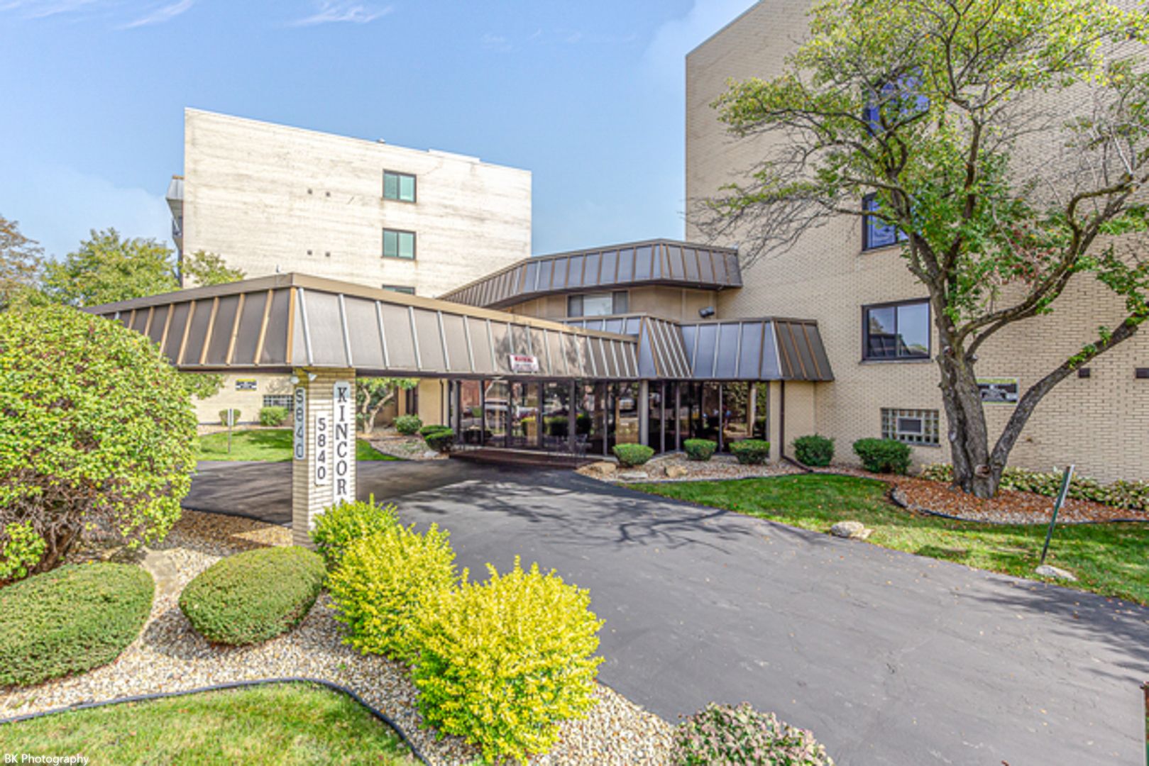 5840 W 104th Street #214 — Oak Lawn, IL 60453