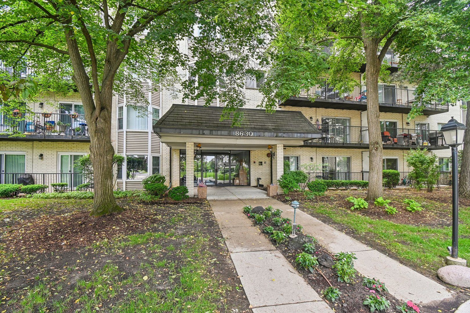 8630 Waukegan Road #414 — Morton Grove, IL 60053