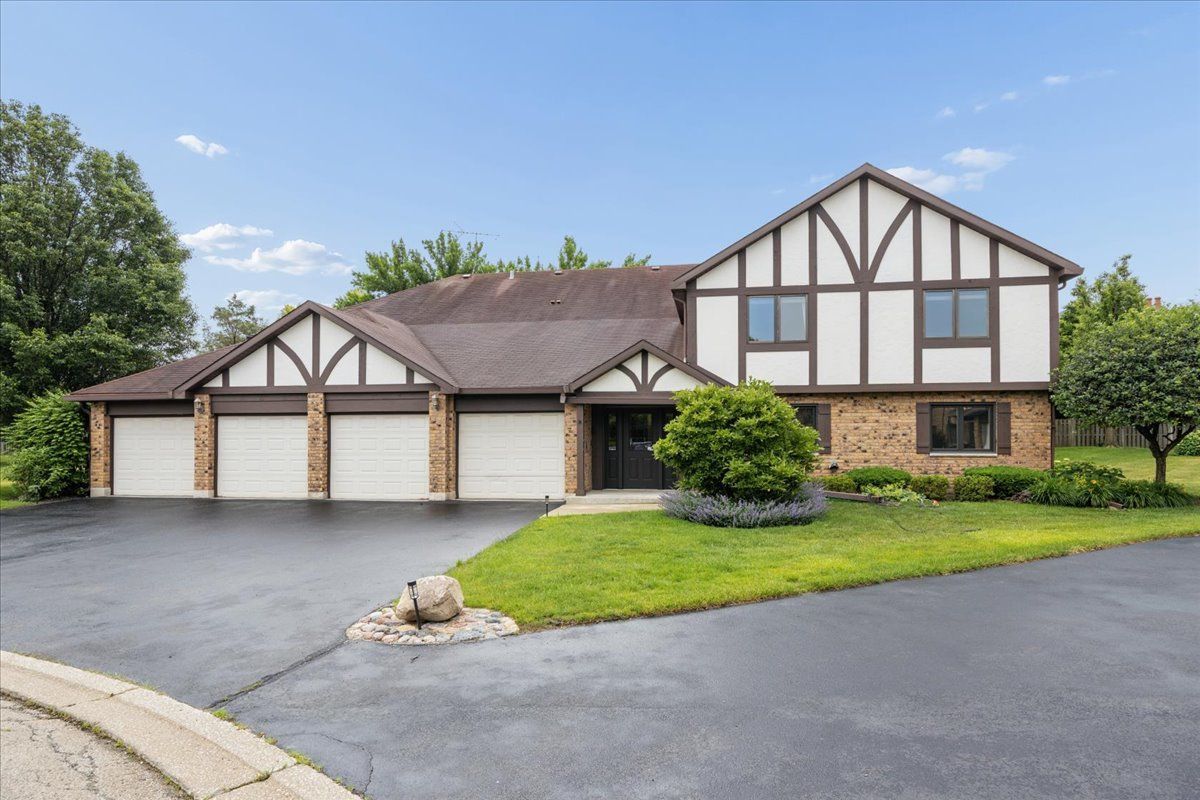 546 Banyon Lane #B — La Grange, IL 60525