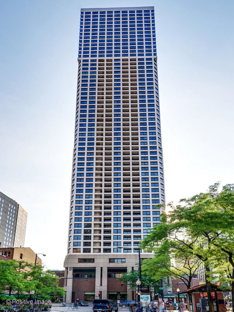 1030 N STATE Street #25J — Chicago, IL 60610