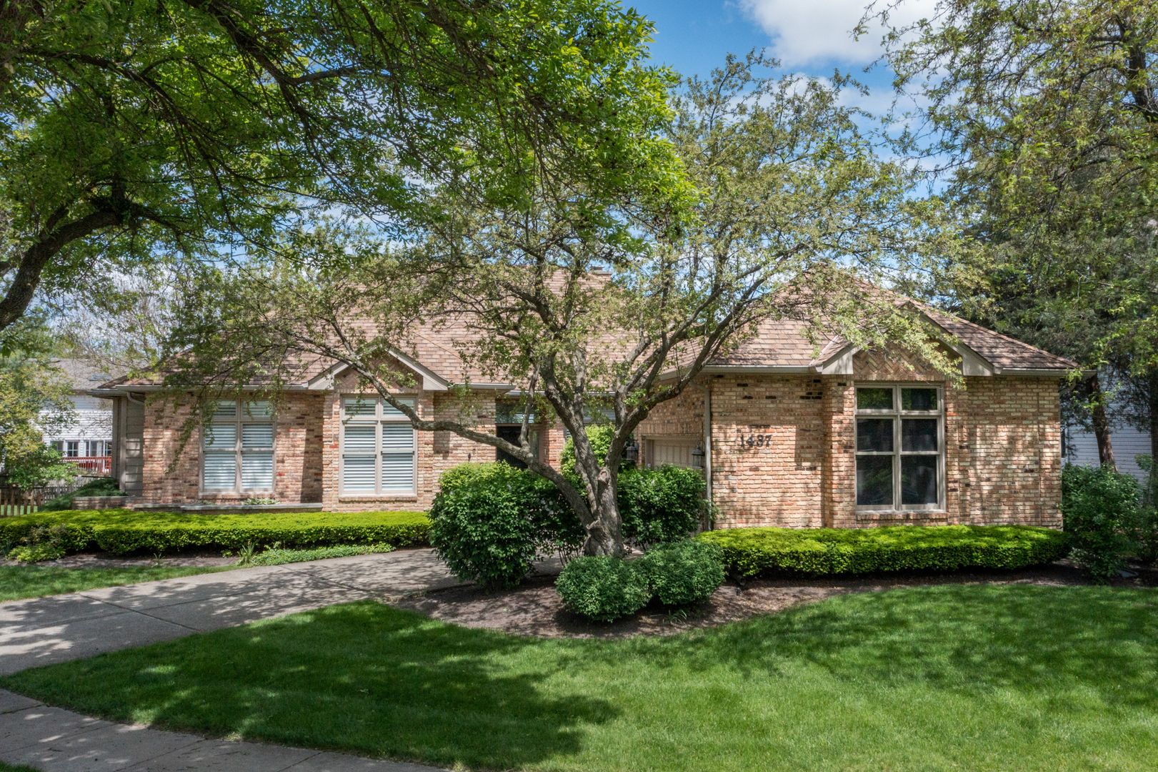 1437 Ambleside Circle — Naperville, IL 60540