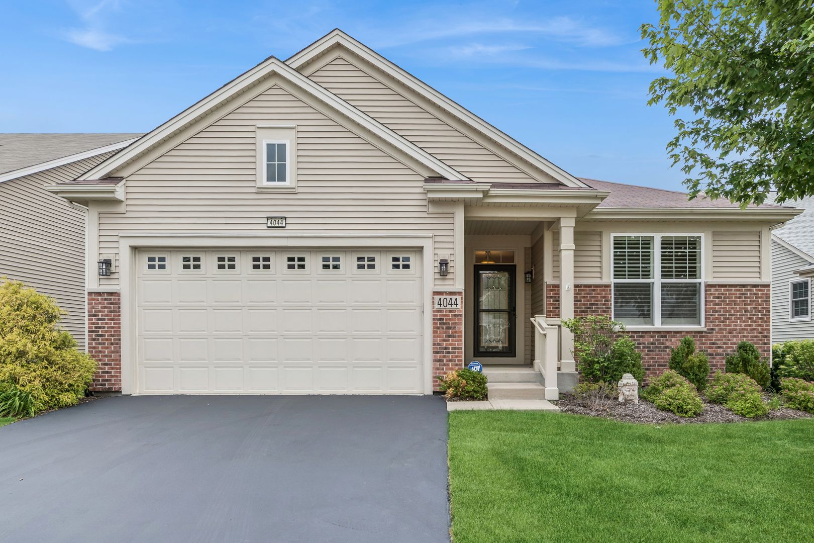 4044 Chesapeake Lane — Naperville, IL 60564