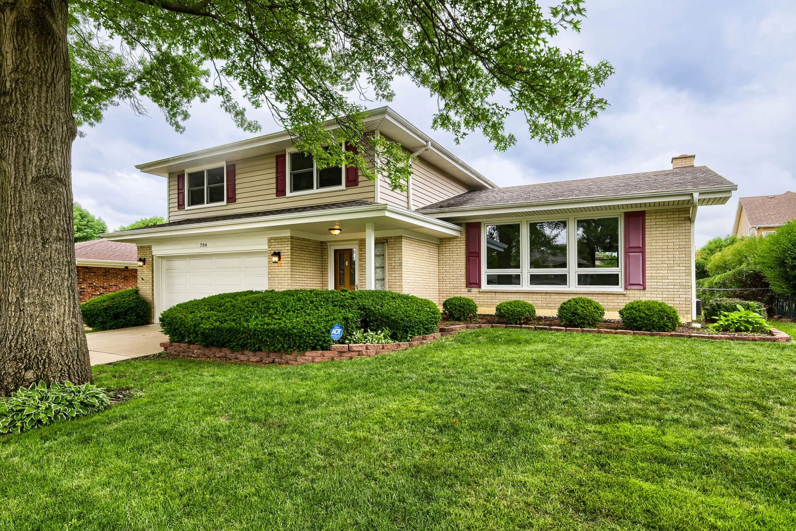 706 Huntington Lane — Schaumburg, IL 60193