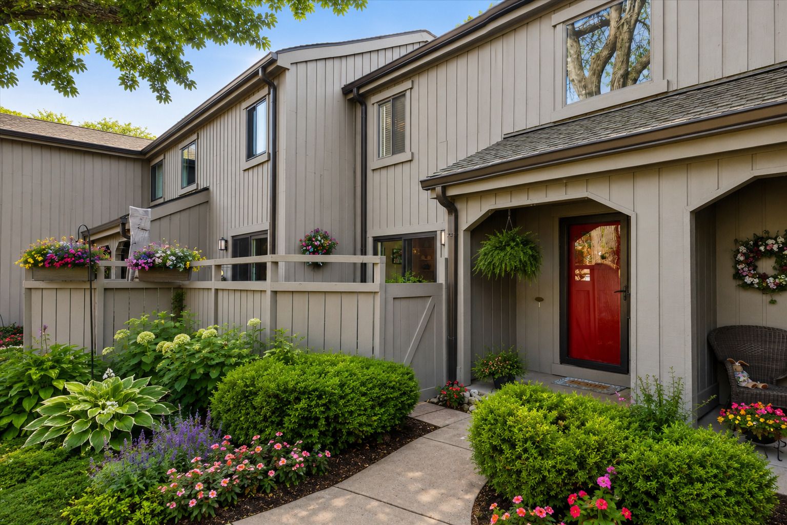 404 Shoreline Road #298 — Lake Barrington, IL 60010