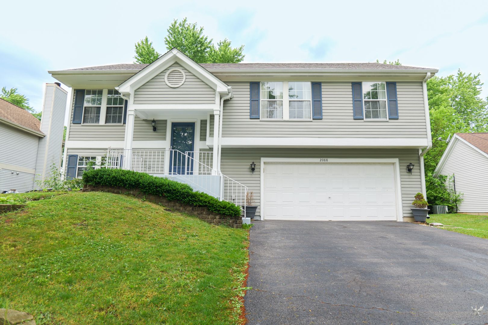 2088 Pennsbury Lane — Hanover Park, IL 60133