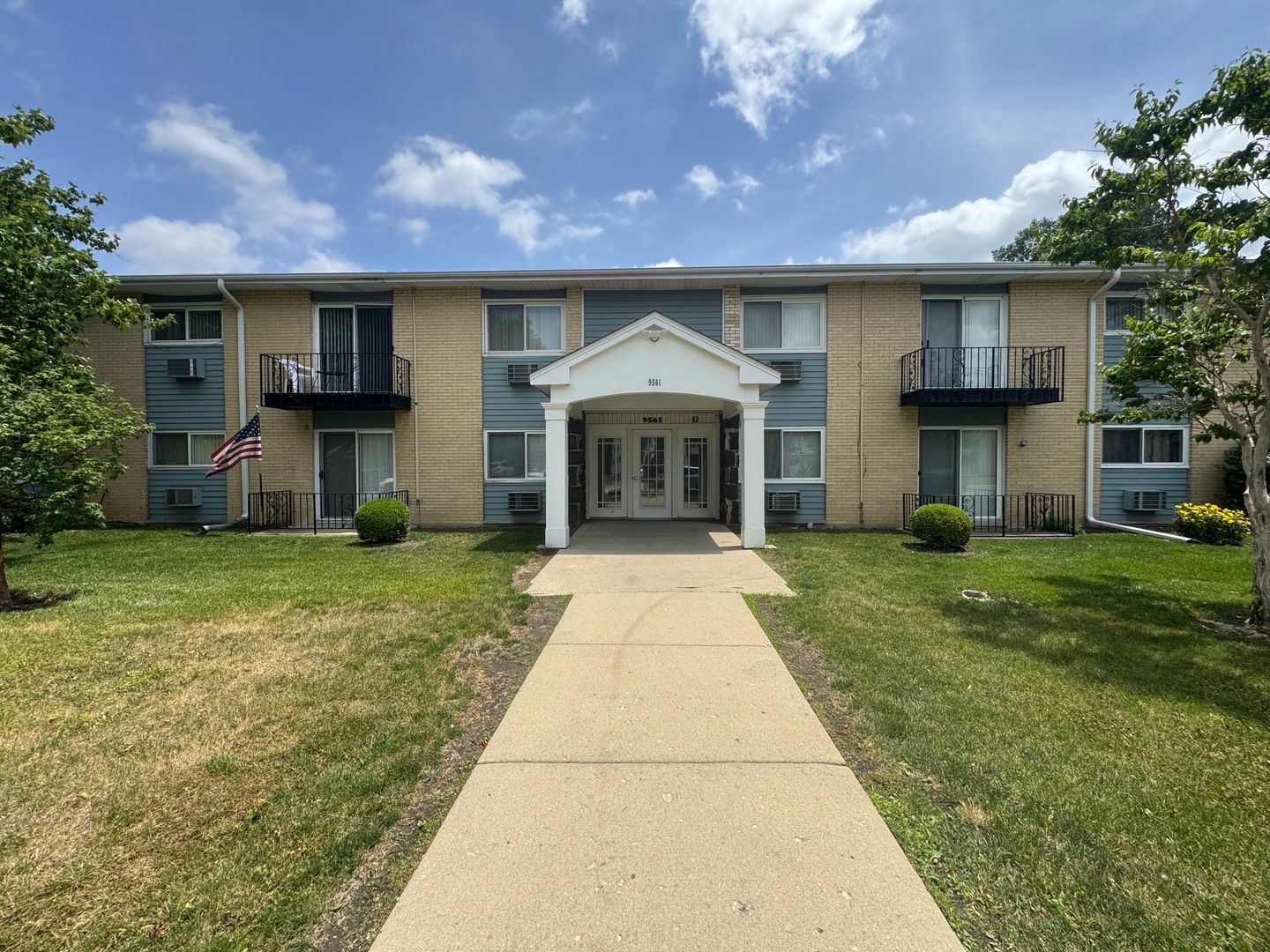 9561 Dee Road #1A — Des Plaines, IL 60016
