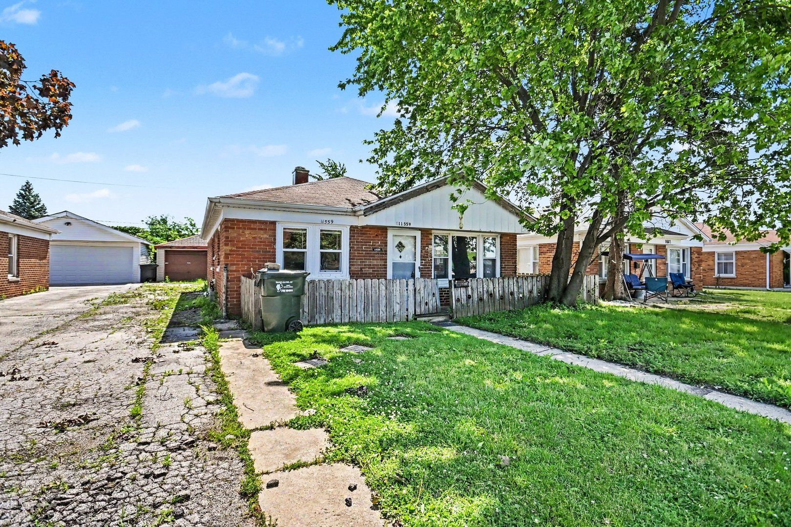 11559 S Kedzie Avenue S — Merrionette Park, IL 60803