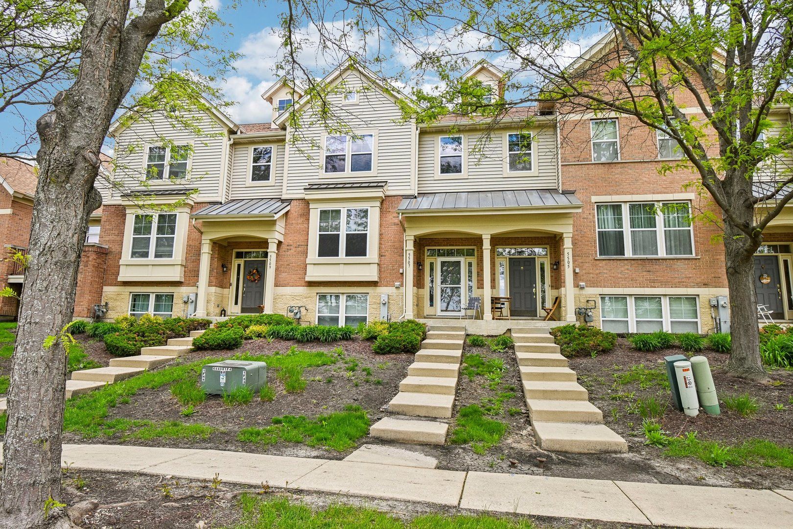 5507 Cambridge Way — Hanover Park, IL 60133