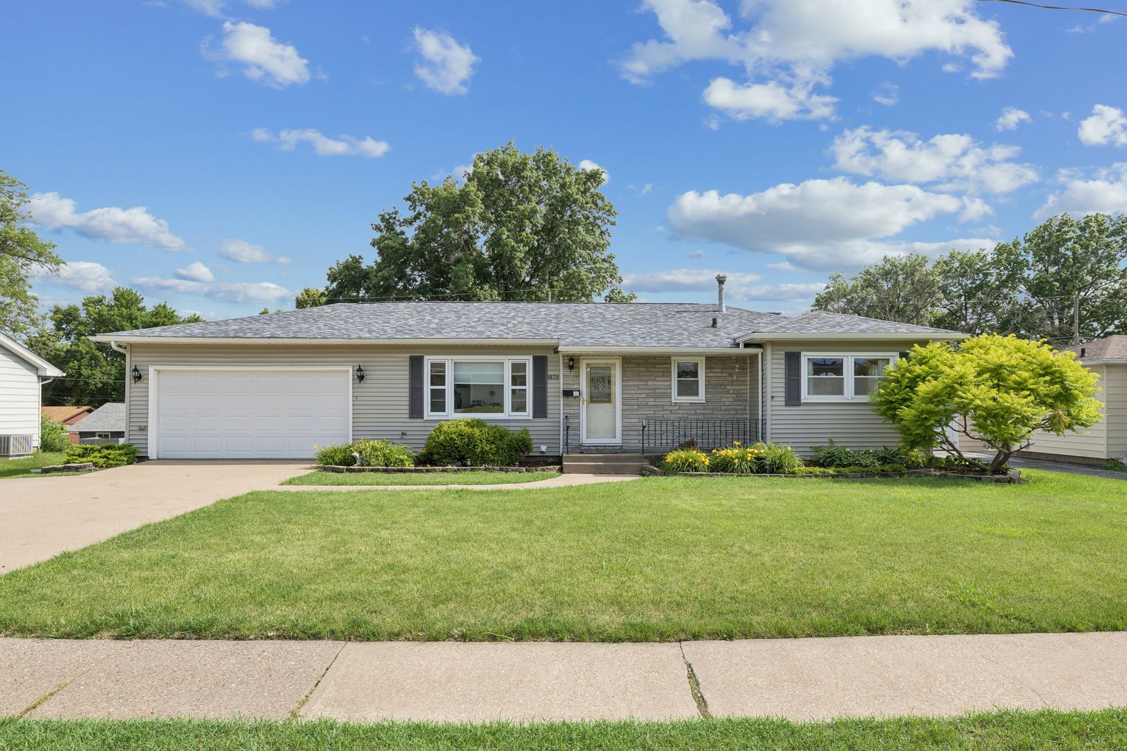1839 W 38th Place — Davenport, IA 52806