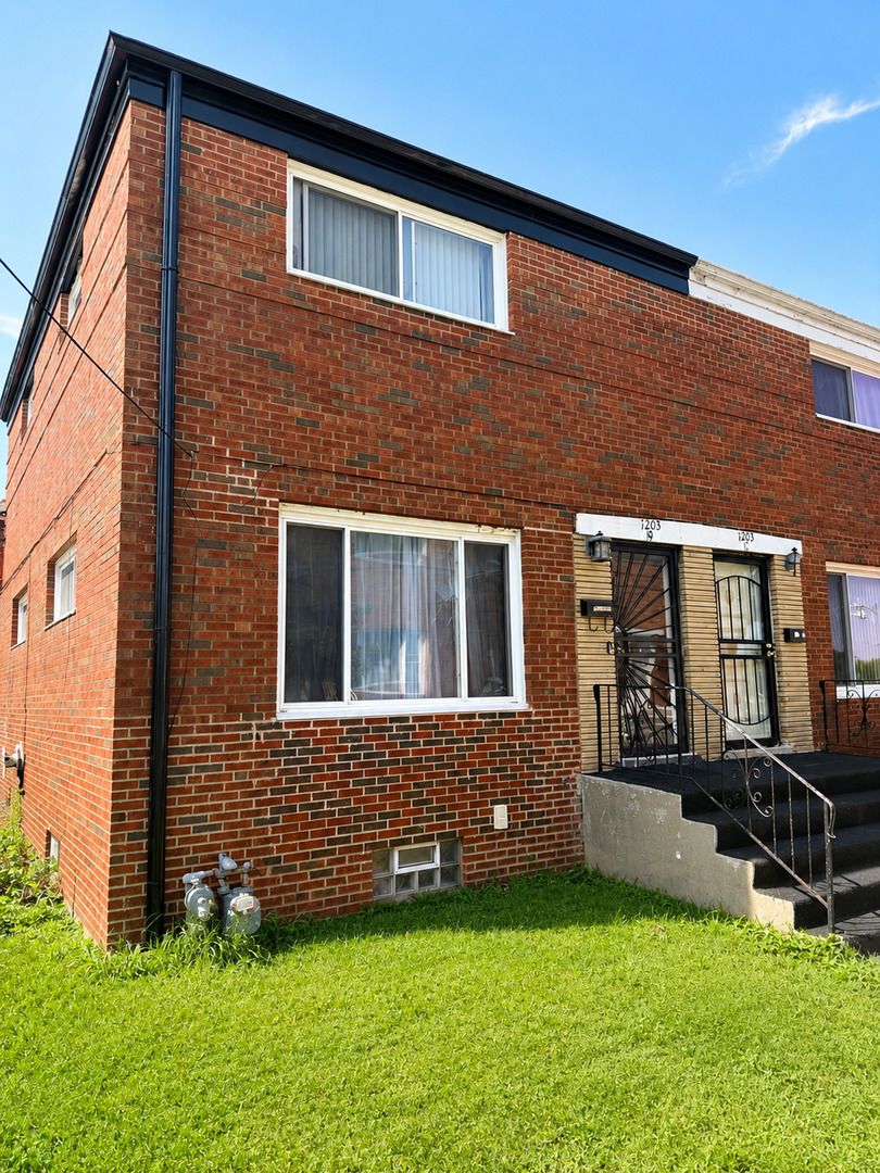 1203 S 17th Avenue — Maywood, IL 60153