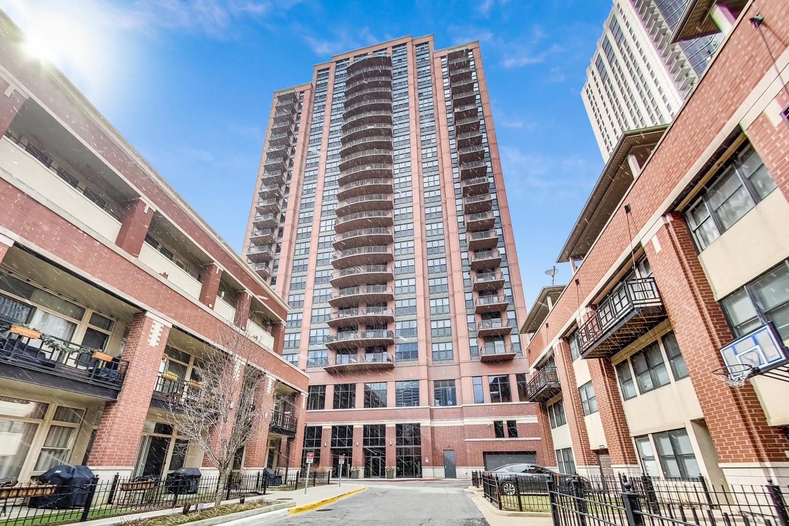 330 N Jefferson Street #907 — Chicago, IL 60661