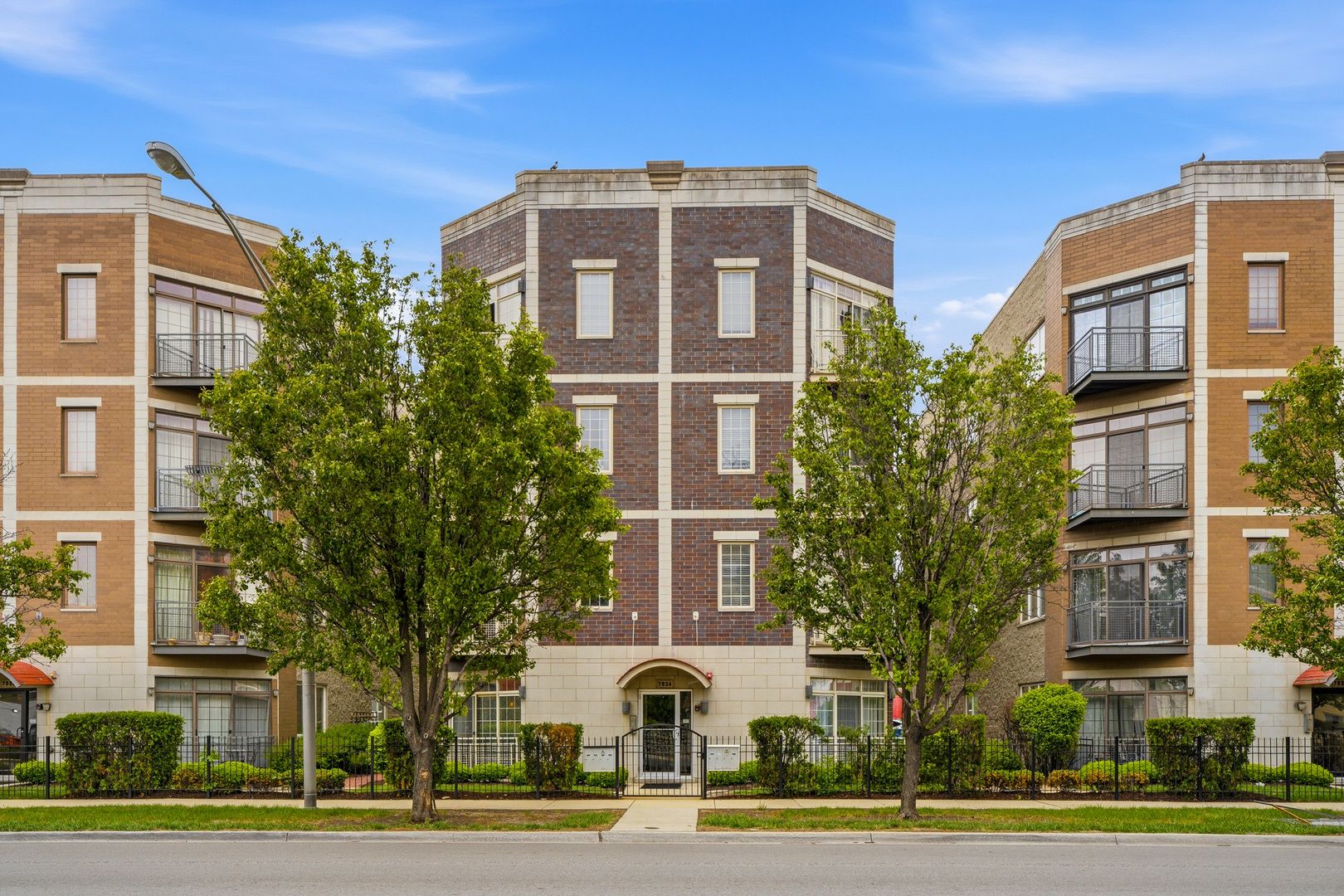 7934 W Grand Avenue #1W — Elmwood Park, IL 60707