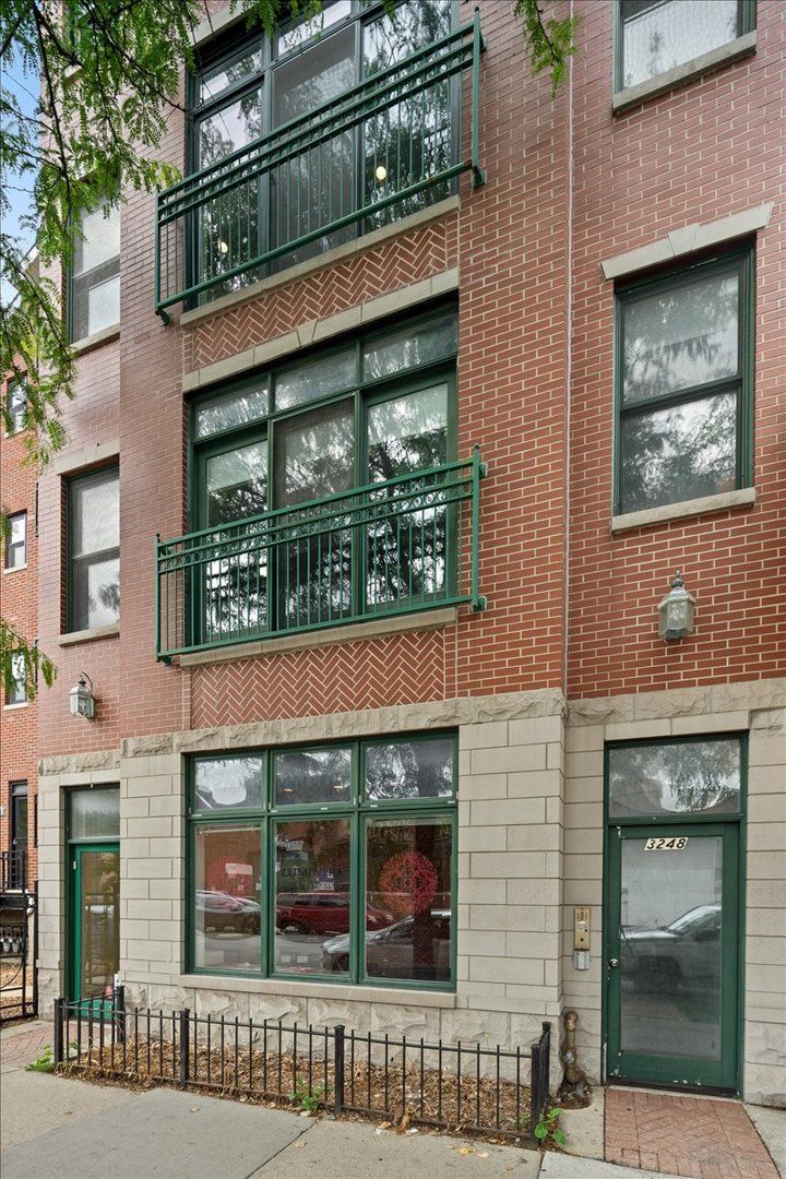 3248 N Sheffield Avenue #3 — Chicago, IL 60657