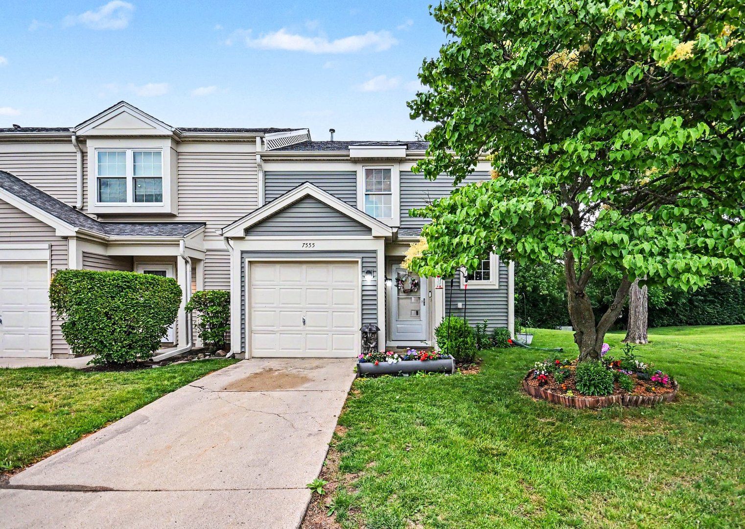 7555 Waterford Drive — Hanover Park, IL 60133