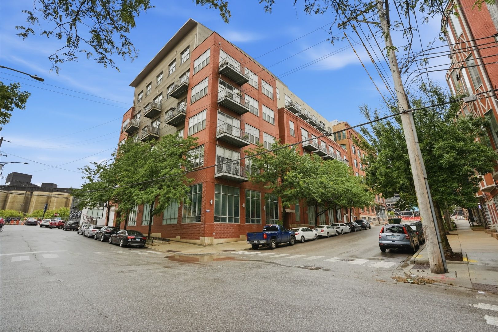 824 W Superior Street #B211-B212 — Chicago, IL 60642