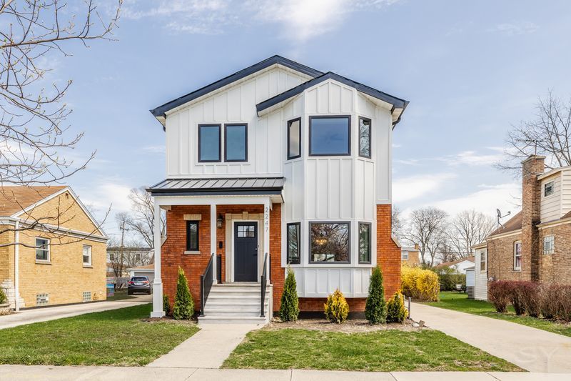 2247 S 6th Avenue — North Riverside, IL 60546